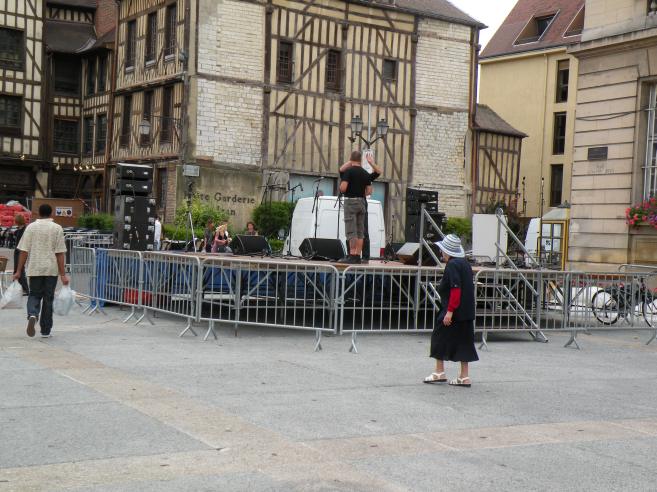  estrade installée pour le concert du soir